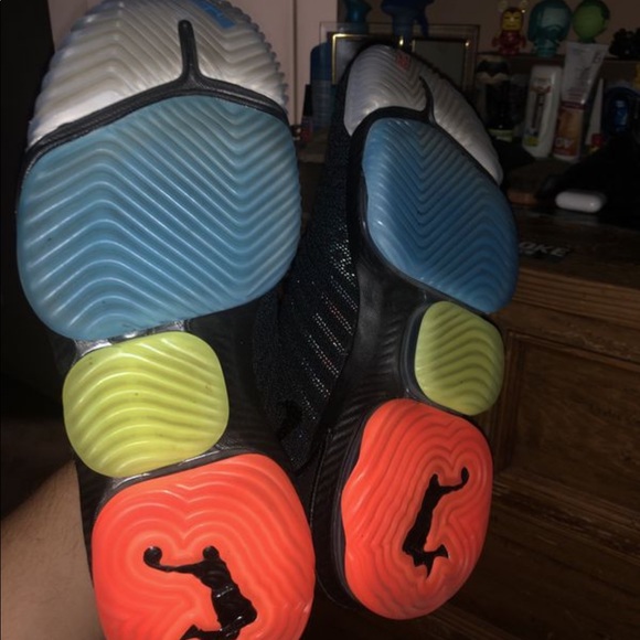 Lebron 16 I Promise size 12 - Picture 2 of 3